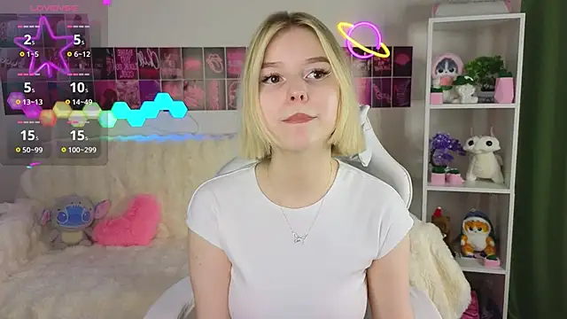 Snapshot of Dragonwind chatting on February 17, 2025, 9:19 pm Dragonwind online show from February 17, 2025, 9:19 pm