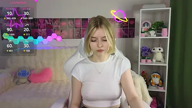 Snapshot of Dragonwind chatting on February 18, 2025, 12:26 am Dragonwind online show from February 18, 2025, 12:26 am