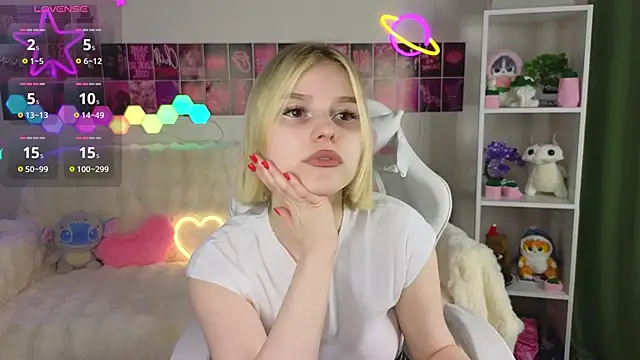 Snapshot of Dragonwind chatting on February 18, 2025, 3:31 am Dragonwind online show from February 18, 2025, 3:31 am