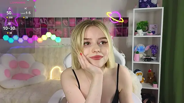 Snapshot of Dragonwind chatting on February 19, 2025, 11:46 pm Dragonwind online show from February 19, 2025, 11:46 pm