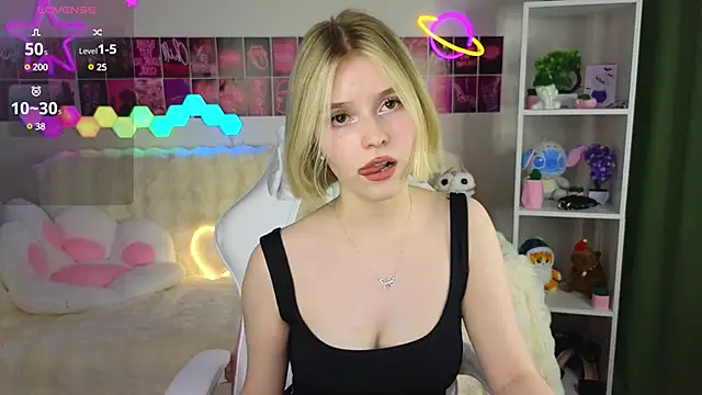 Snapshot of Dragonwind chatting on February 23, 2025, 3:24 am Dragonwind online show from February 23, 2025, 3:24 am