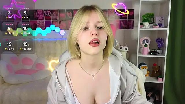 Snapshot of Dragonwind chatting on February 28, 2025, 8:50 pm Dragonwind online show from February 28, 2025, 8:50 pm