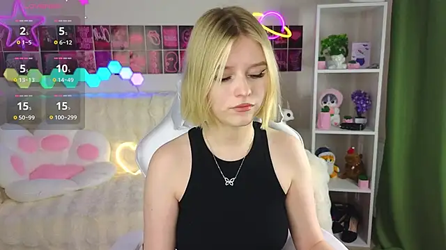 Snapshot of Dragonwind chatting on March 8, 2025, 10:34 pm Dragonwind online show from March 8, 2025, 10:34 pm