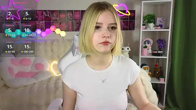 Snapshot of Dragonwind chatting on March 11, 2025, 11:37 pm Dragonwind online show from March 11, 2025, 11:37 pm