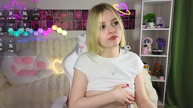 Snapshot of Dragonwind chatting on March 12, 2025, 5:46 am Dragonwind online show from March 12, 2025, 5:46 am