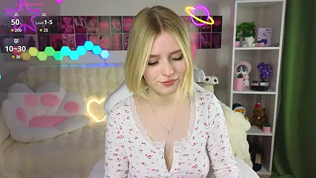 Snapshot of Dragonwind chatting on March 13, 2025, 5:43 am Dragonwind online show from March 13, 2025, 5:43 am