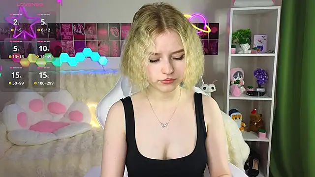 Snapshot of Dragonwind chatting on March 16, 2025, 10:53 pm Dragonwind online show from March 16, 2025, 10:53 pm