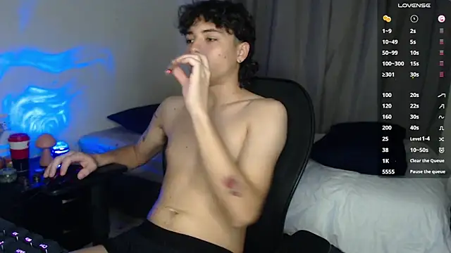 Snapshot of Joe23__ chatting on March 21, 2025, 11:01 pm Joe23 online show from March 21, 2025, 11:01 pm