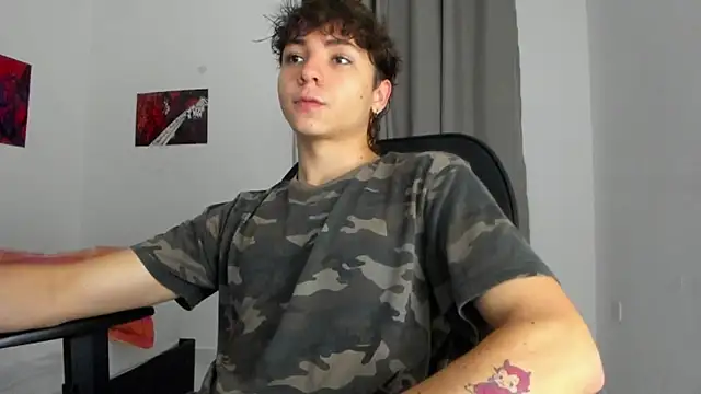 Snapshot of Joe23__ chatting on October 4, 2025, 5:27 am Joe23 online show from October 4, 2025, 5:27 am