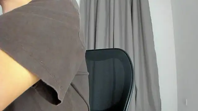 Snapshot of Joe23__ chatting on October 7, 2025, 1:36 am Joe23 online show from October 7, 2025, 1:36 am