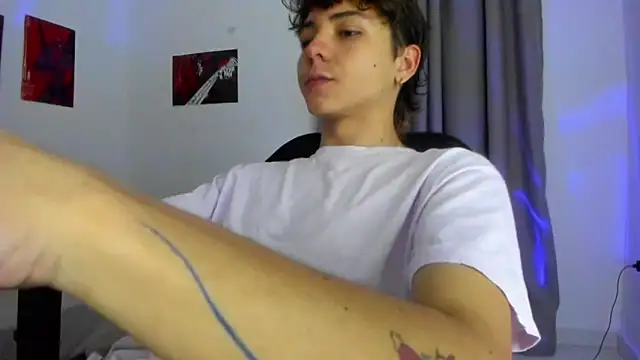 Snapshot of Joe23__ chatting on October 7, 2025, 10:40 pm Joe23 online show from October 7, 2025, 10:40 pm