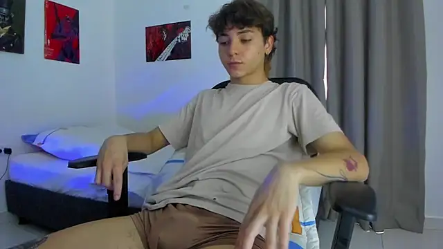 Snapshot of Joe23__ chatting on October 17, 2025, 8:33 pm Joe23 online show from October 17, 2025, 8:33 pm