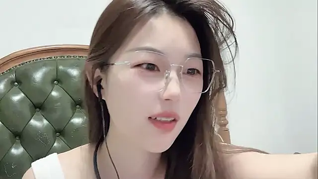 Snapshot of Sweet-Angel999 chatting on April 29, 2026, 4:33 pm Sweet-Angel999 online show from April 29, 2026, 4:33 pm