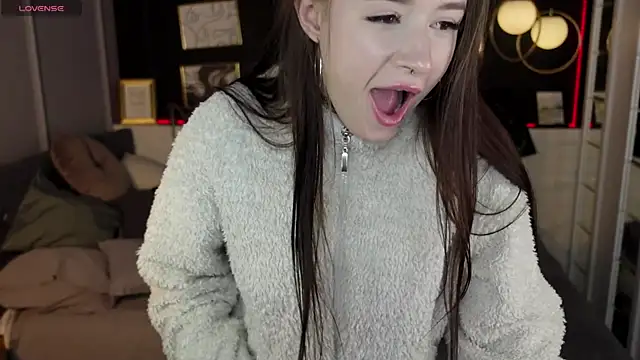 Lily Moonlight online show from December 25, 2024, 2:23 pm