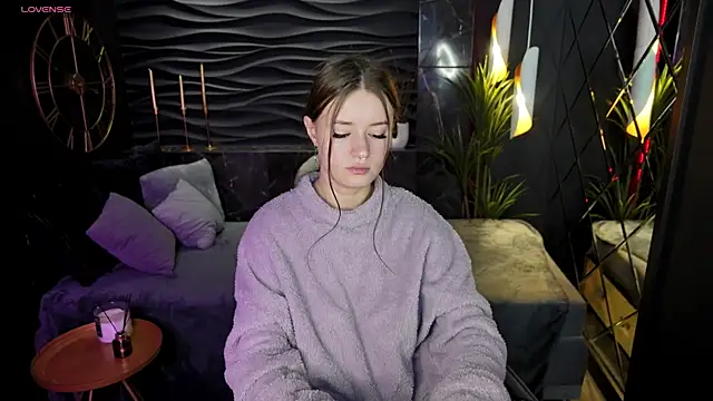 Lily Moonlight online show from December 26, 2024, 8:18 am