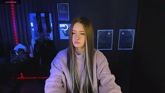 Lily Moonlight online show from December 30, 2024, 11:37 am