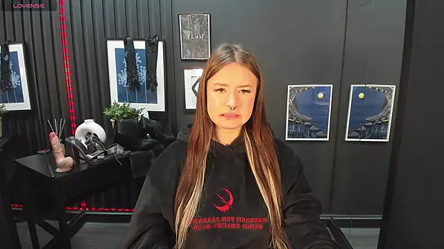 Lily Moonlight online show from January 9, 2025, 7:10 am