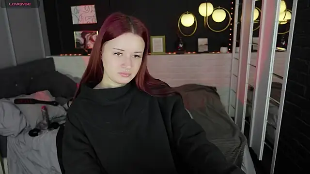 Lily Moonlight online show from October 4, 2025, 7:28 am