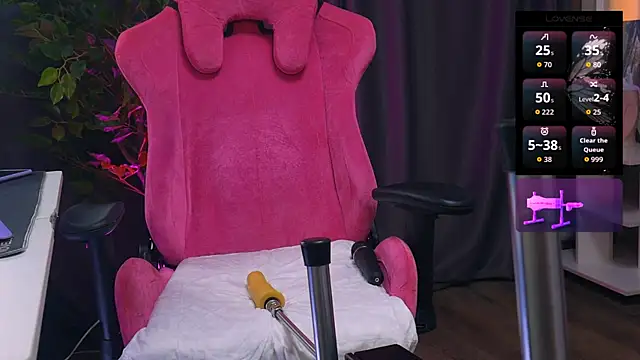 Snapshot of ley_tori chatting on October 27, 2025, 2:26 am ley tori online show from October 27, 2025, 2:26 am