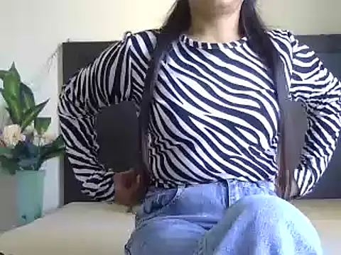 Snapshot of WildRuhi20 chatting on January 23, 2025, 6:39 am WildRuhi20 online show from January 23, 2025, 6:39 am