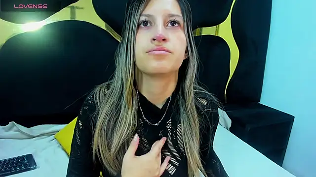 GiaRoussel online show from October 31, 2025, 3:02 pm