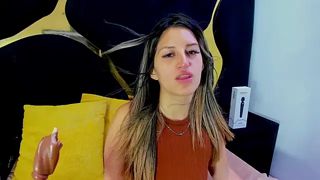 GiaRoussel online show from November 25, 2025, 5:02 pm