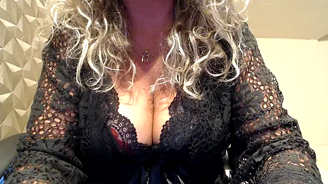 JenniLowen online show from October 26, 2025, 7:58 am