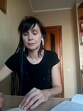 Snapshot of Francenia_lolis chatting on April 10, 2026, 6:29 am Francenia lolis online show from April 10, 2026, 6:29 am