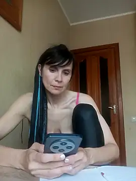 Francenia lolis online show from May 28, 2026, 6:54 am
