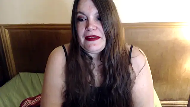 evabella  online show from March 6, 2025, 12:30 pm