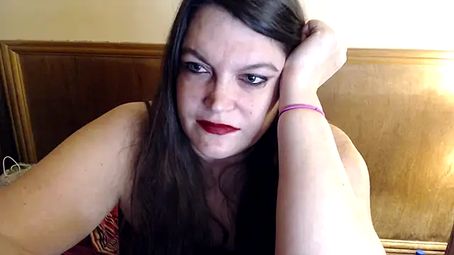 evabella  online show from March 14, 2025, 11:00 pm