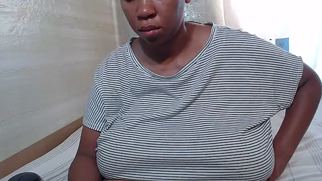 Snapshot of FlavoredNia chatting on February 4, 2025, 5:10 am FlavoredNia online show from February 4, 2025, 5:10 am