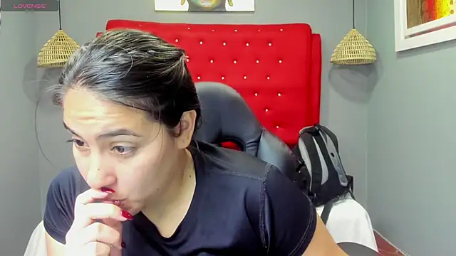 lizzaxs online show from February 4, 2025, 8:28 pm