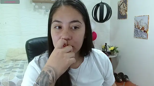 lizzaxs online show from February 25, 2025, 1:50 pm