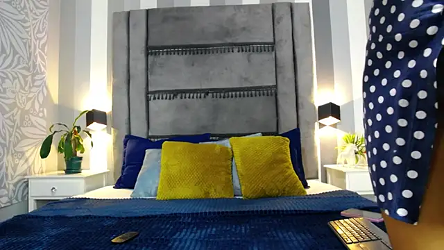 Julianewell online show from January 27, 2025, 12:26 pm