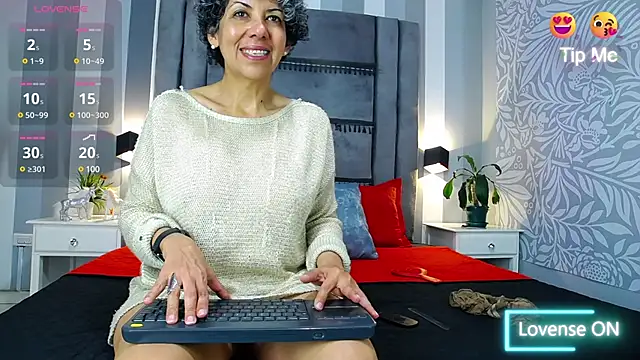 Julianewell online show from February 19, 2025, 12:11 pm