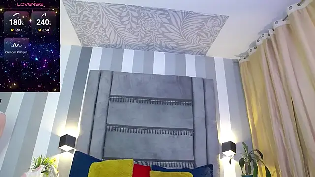 Julianewell online show from May 26, 2026, 12:34 pm
