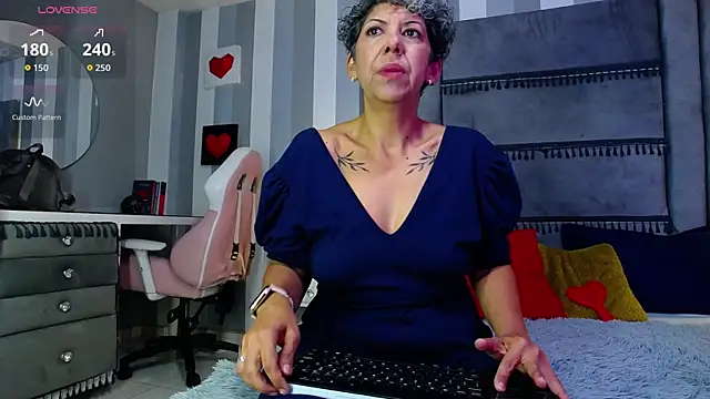 Julianewell online show from July 25, 2026, 12:03 pm