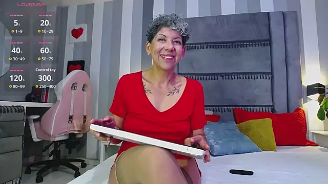 Julianewell online show from July 28, 2026, 12:48 pm