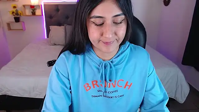 mia aira online show from December 3, 2024, 8:39 pm