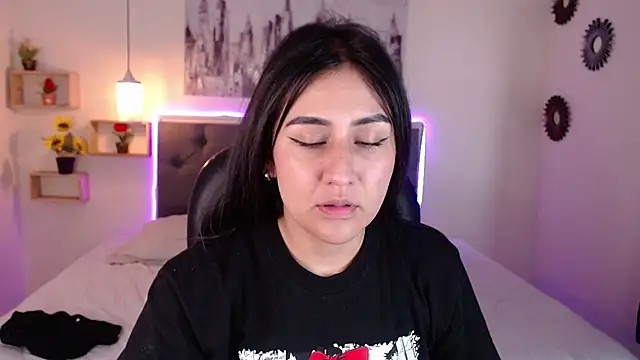 mia aira online show from December 13, 2024, 8:37 pm