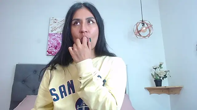 mia aira online show from February 11, 2025, 11:33 pm