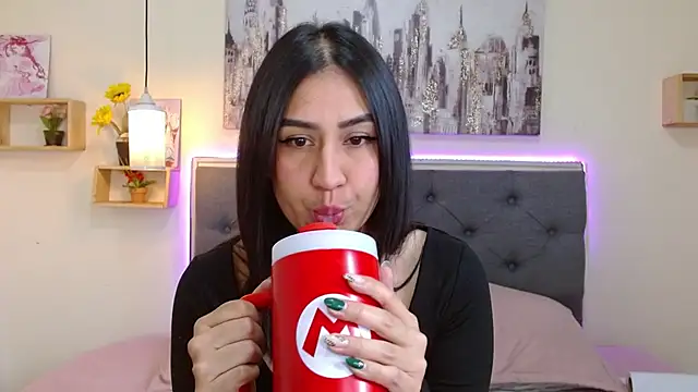 mia aira online show from September 14, 2025, 3:33 pm