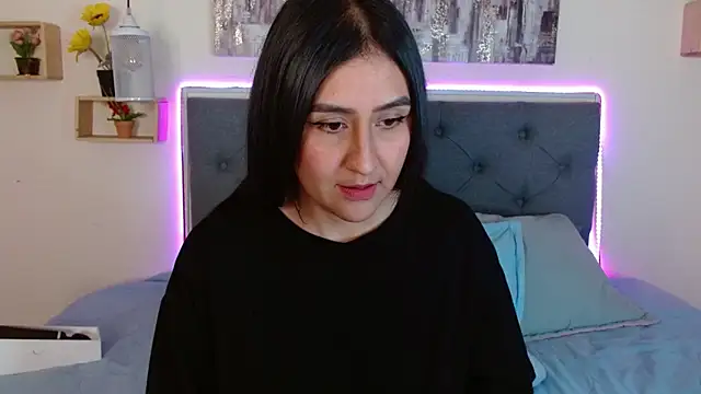 mia aira online show from September 30, 2025, 3:39 pm