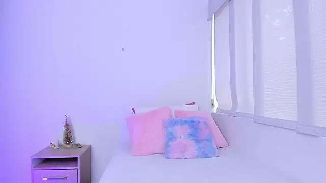 Snapshot of Brisa_blue chatting on December 9, 2024, 9:05 pm Brisa blue online show from December 9, 2024, 9:05 pm