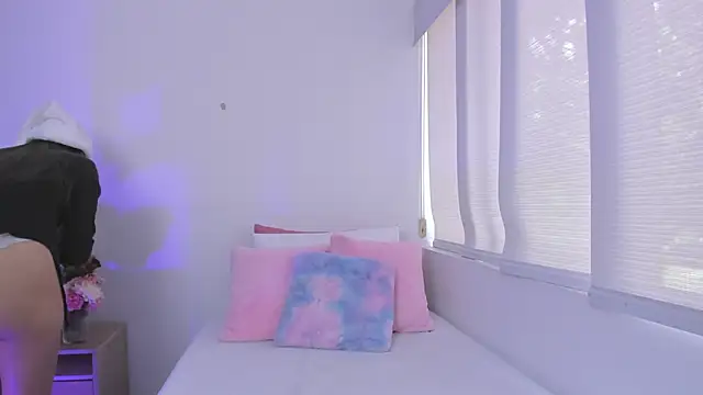 Snapshot of Brisa_blue chatting on December 20, 2024, 4:04 pm Brisa blue online show from December 20, 2024, 4:04 pm