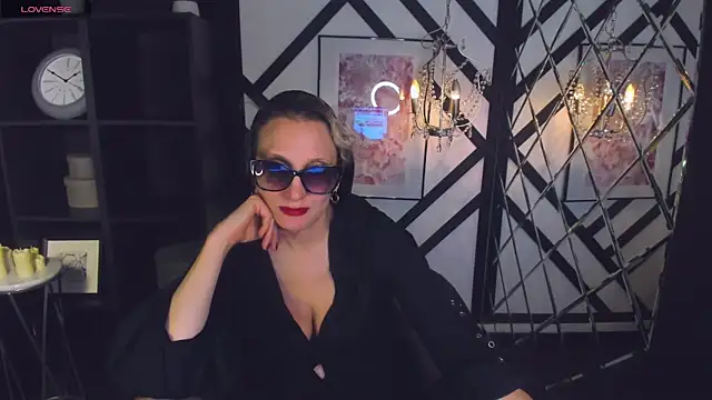 Queen Anna  online show from January 15, 2025, 2:06 am