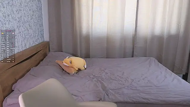 HalieCross online show from February 9, 2025, 9:26 am