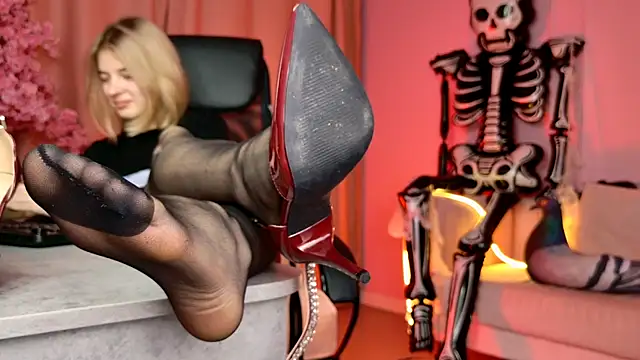 Snapshot of TinaDavil chatting on October 21, 2025, 10:49 am TinaDavil online show from October 21, 2025, 10:49 am