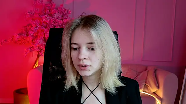 TinaDavil online show from December 2, 2025, 9:03 am